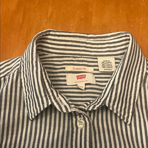 Women’s Levi's Classic Fit Navy White Stripe Button Down Shirt XS - Picture 4 of 5